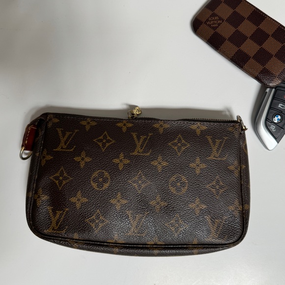 Louis Vuitton Monogram Clutch Pouch - Picture 2 of 9